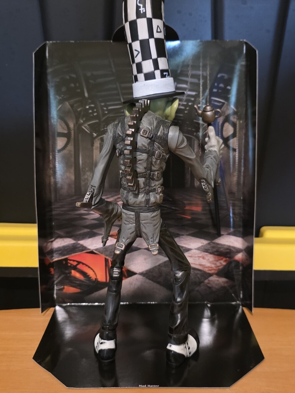 American McGee's Alice Mad Hatter Collectible Figurine - Picture 6 of 9